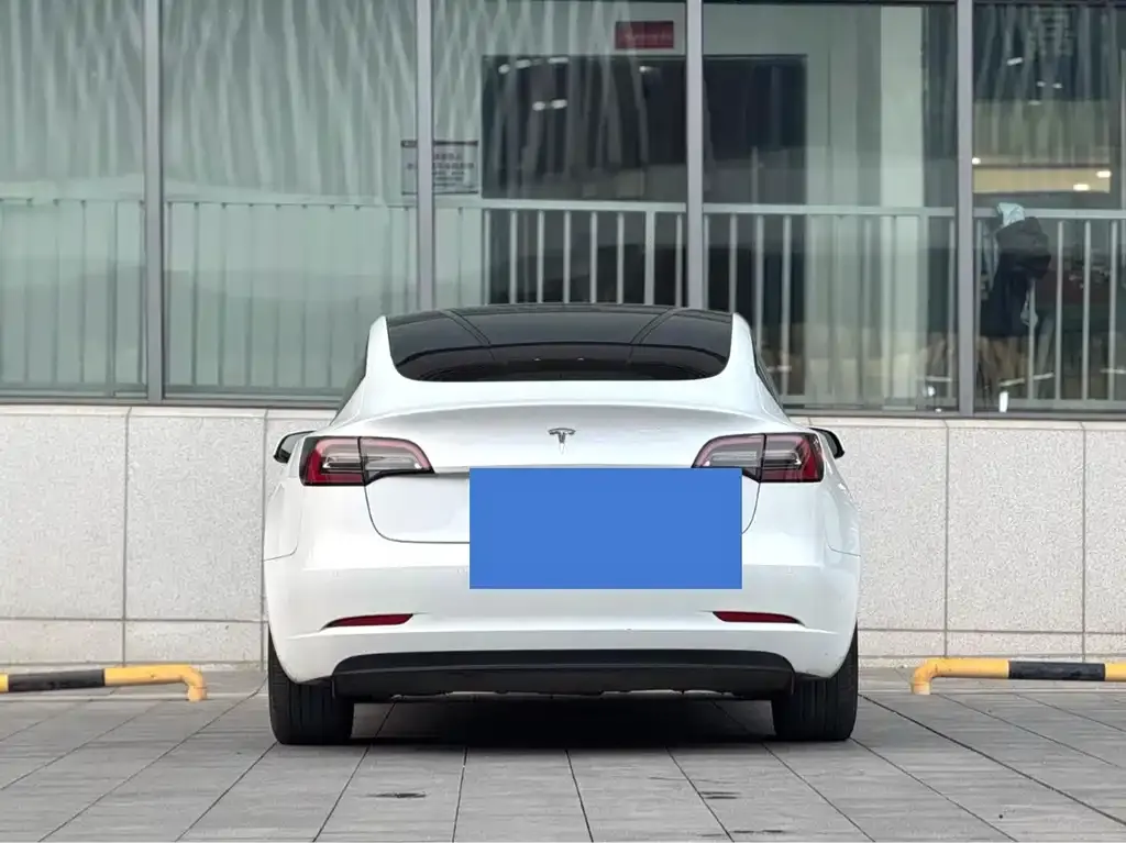 Tesla Model 3 — фото 7
