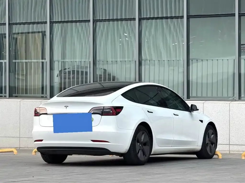 Tesla Model 3 — фото 10