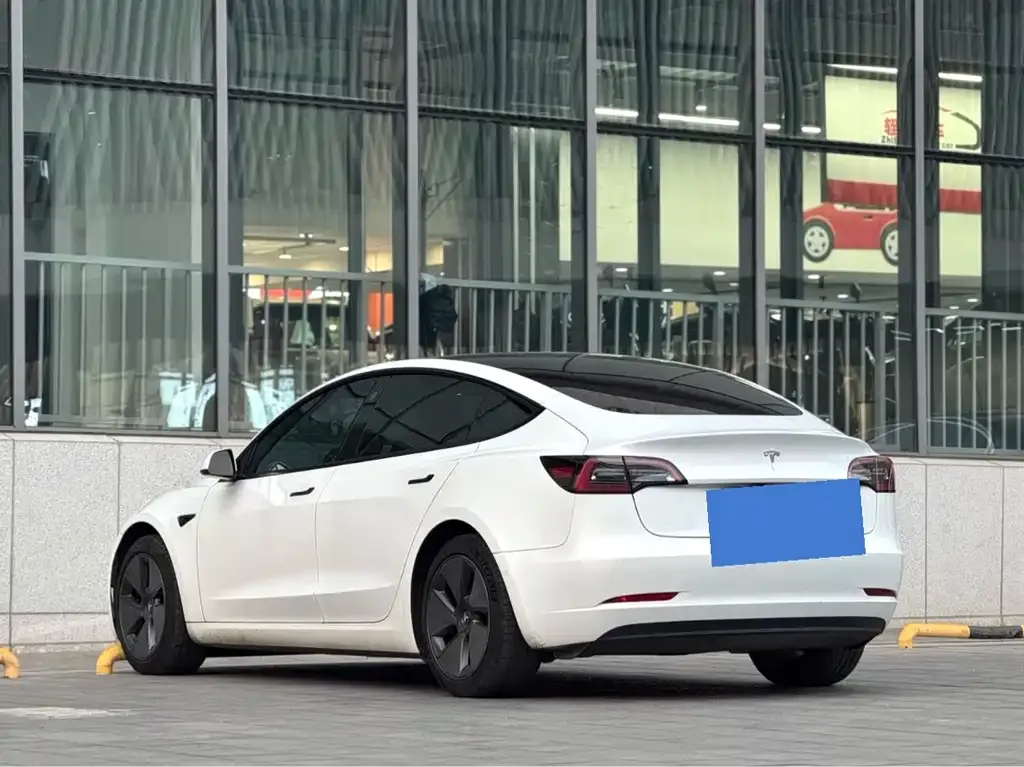 Tesla Model 3 — фото 8
