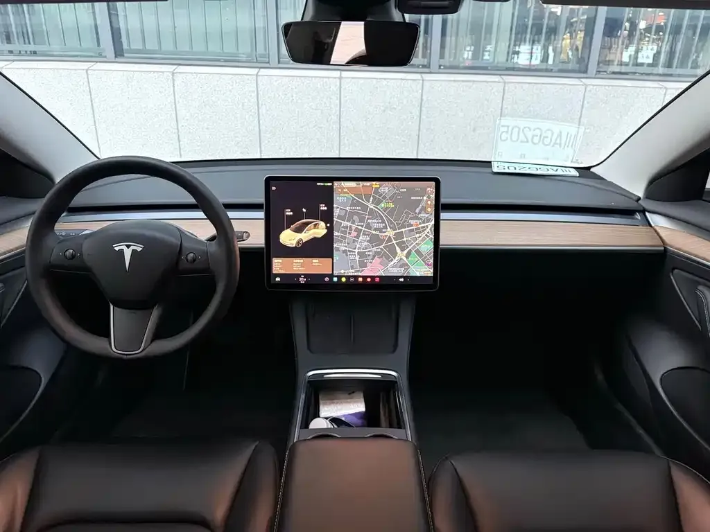 Tesla Model 3 — фото 9