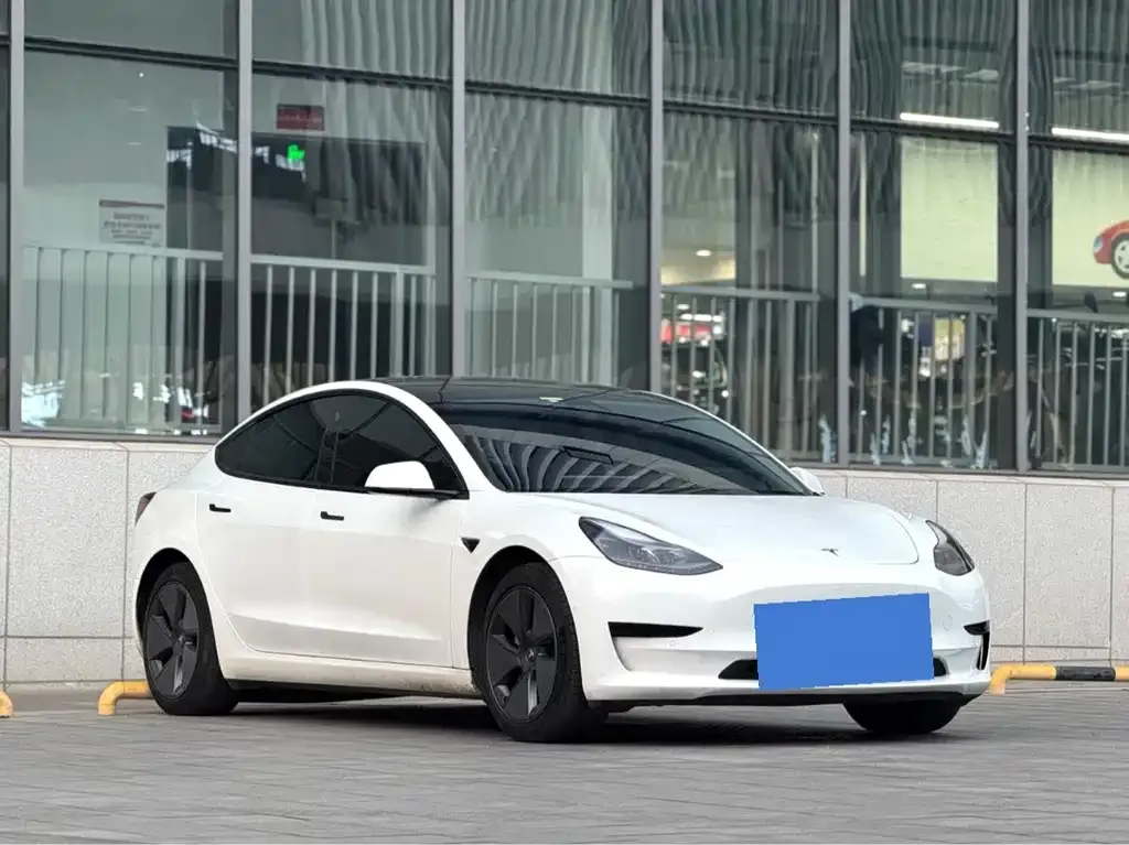 Tesla Model 3 — фото 4