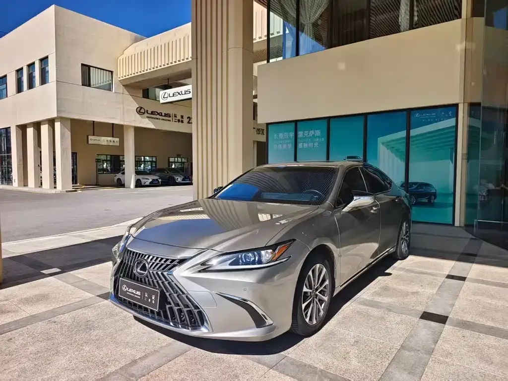 Lexus ES — фото 1