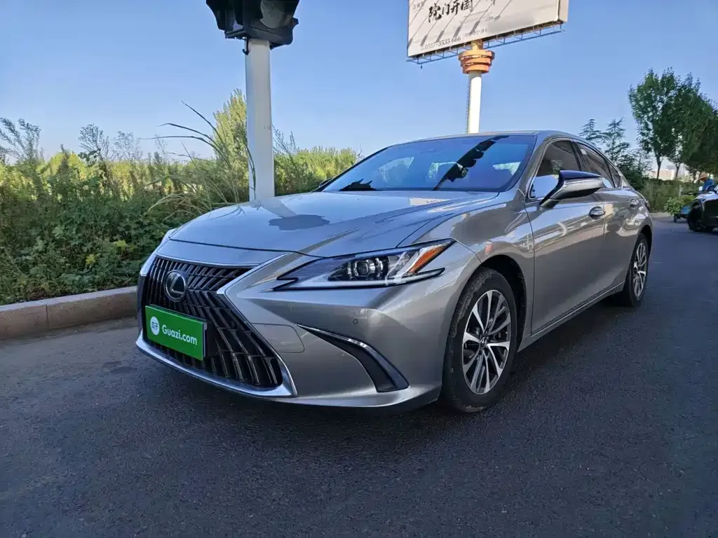 Lexus ES — фото 1