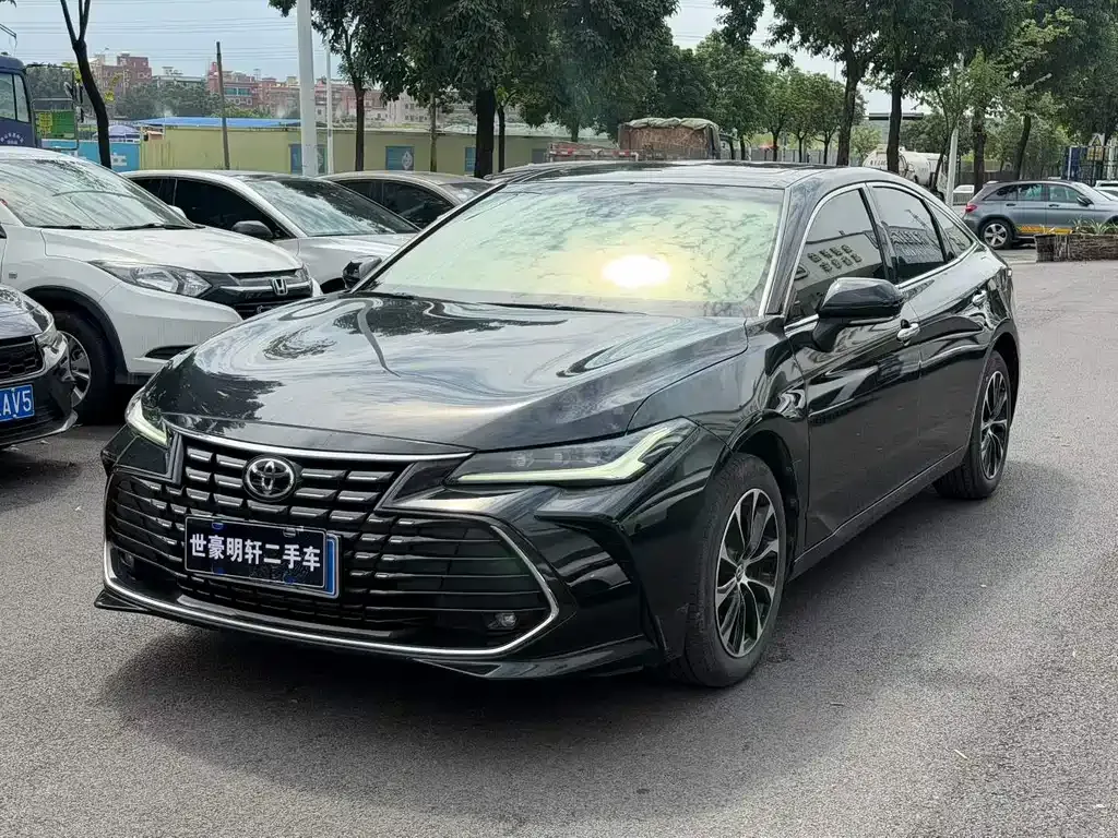 Toyota Avalon — фото 1