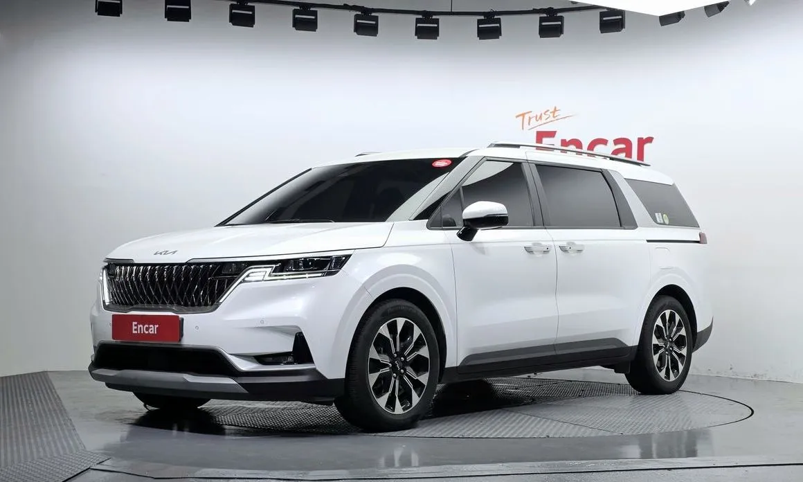 Kia Carnival — фото 1
