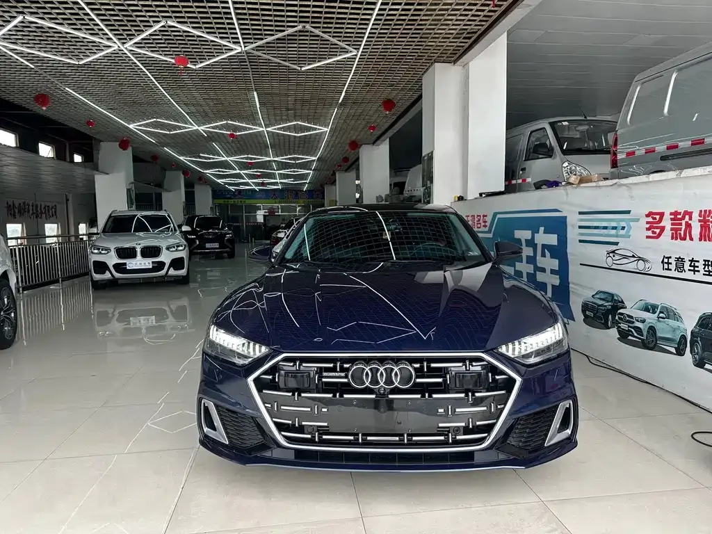 Audi A7L — фото 1