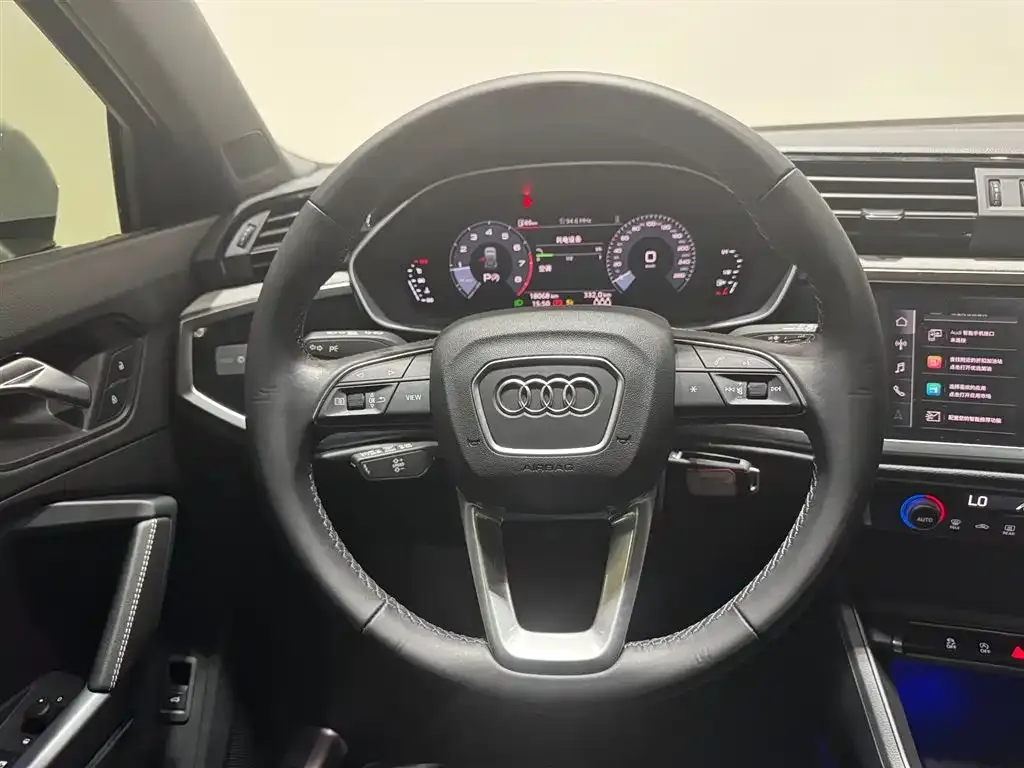 Audi Q3 — фото 5