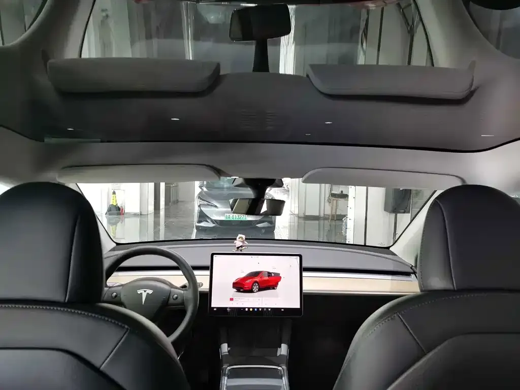 Tesla Model Y — фото 6