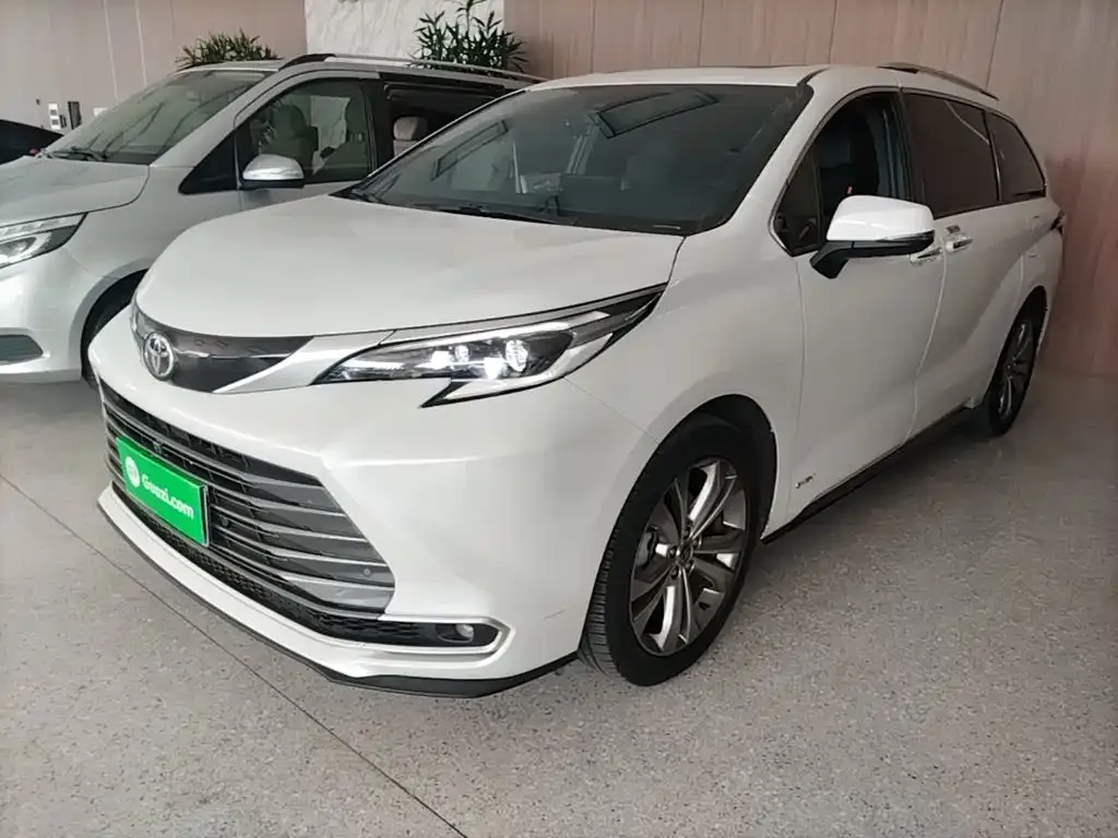 Toyota Sienna — фото 5