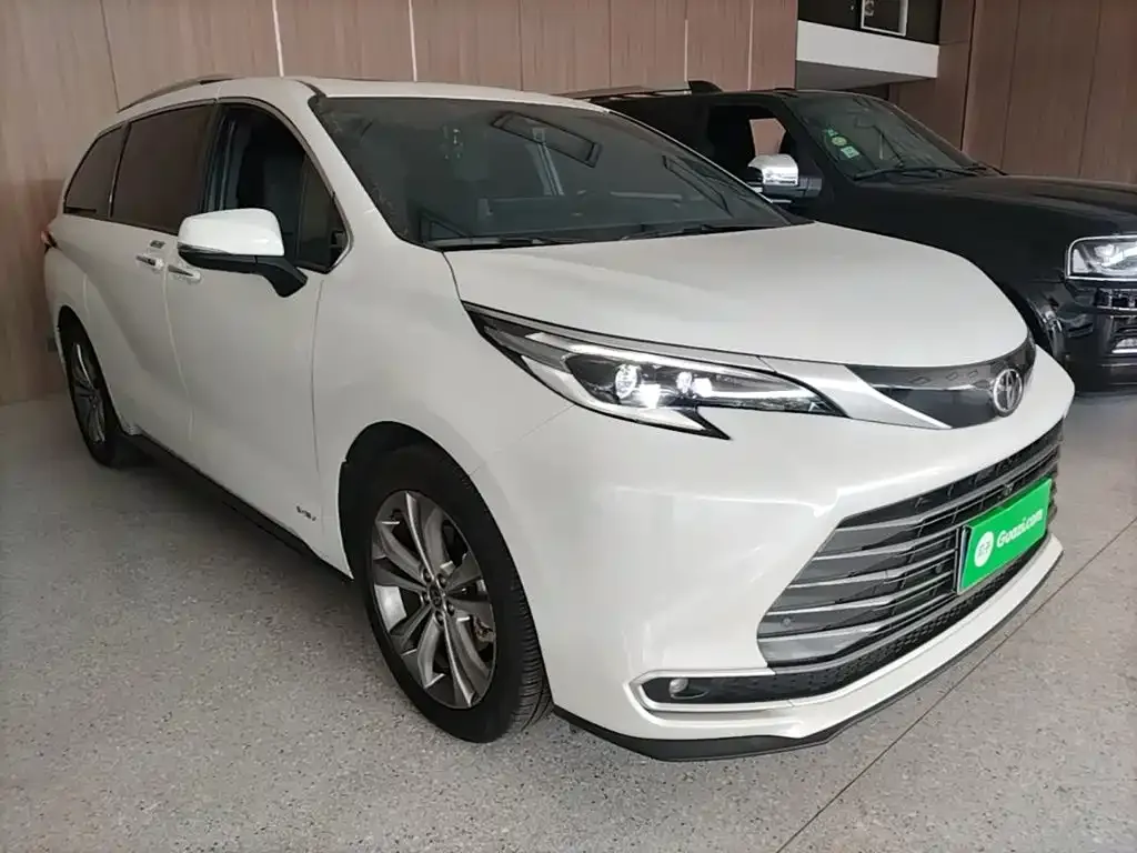 Toyota Sienna — фото 3