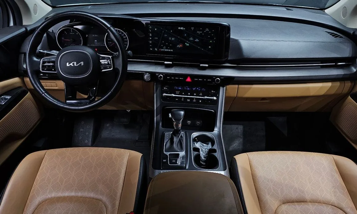 Kia Carnival — фото 10