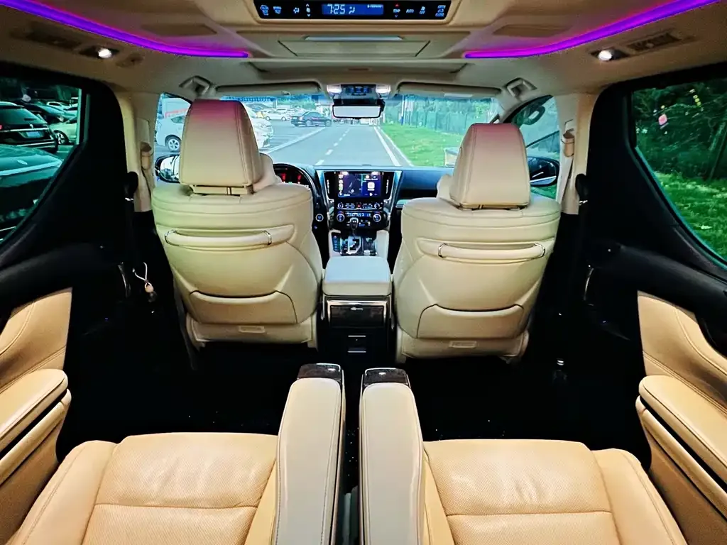 Toyota Alphard — фото 3