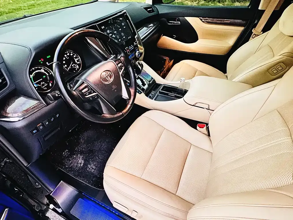 Toyota Alphard — фото 4
