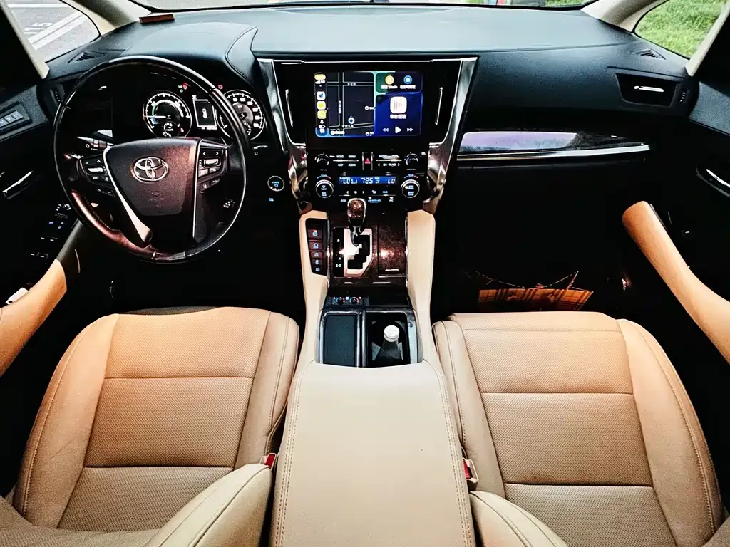 Toyota Alphard — фото 5