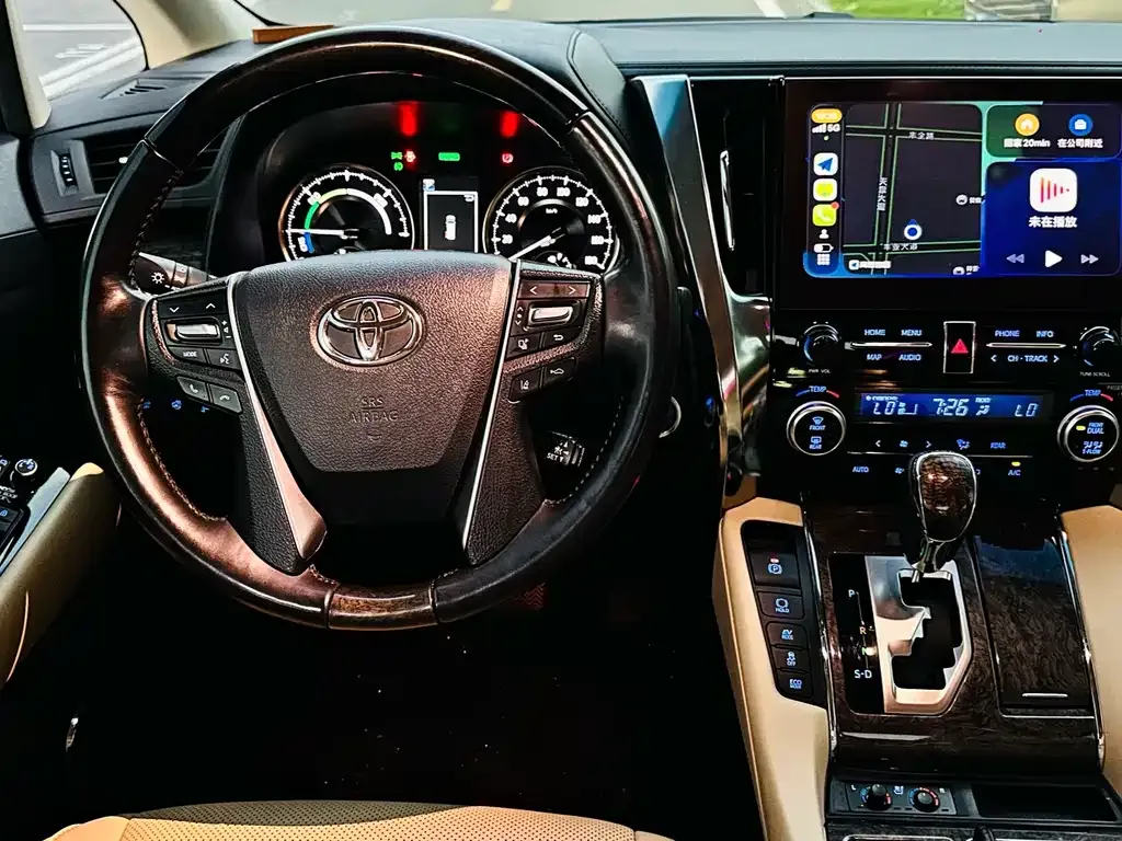 Toyota Alphard — фото 2
