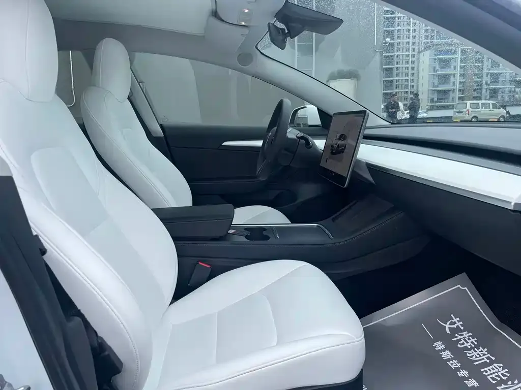 Tesla Model 3 — фото 10