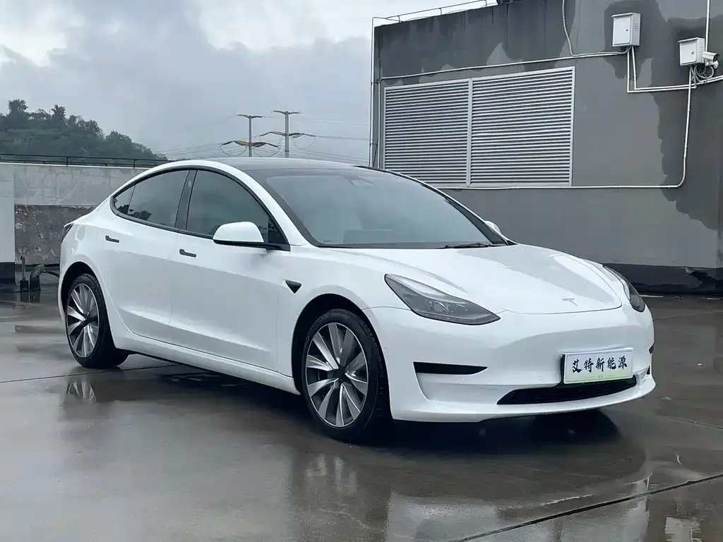 Tesla Model 3 — фото 3