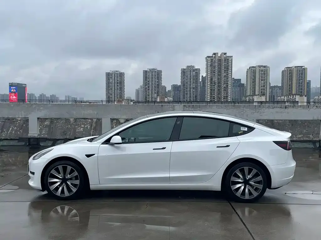 Tesla Model 3 — фото 4