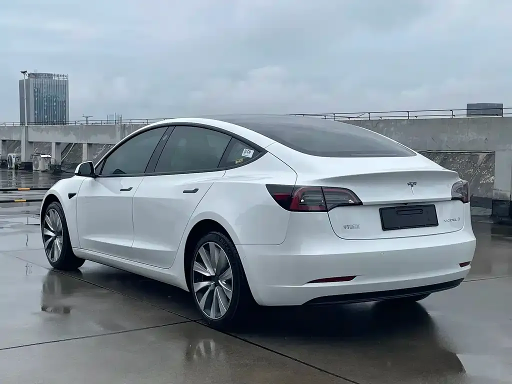 Tesla Model 3 — фото 5