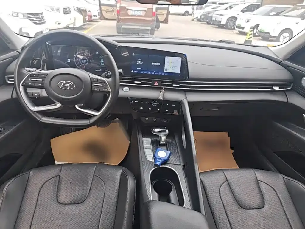 Hyundai Elantra — фото 2