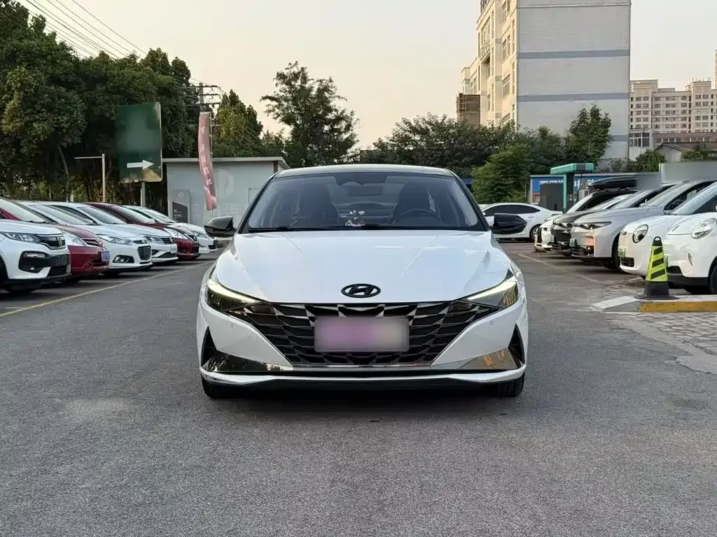 Hyundai Elantra — фото 6