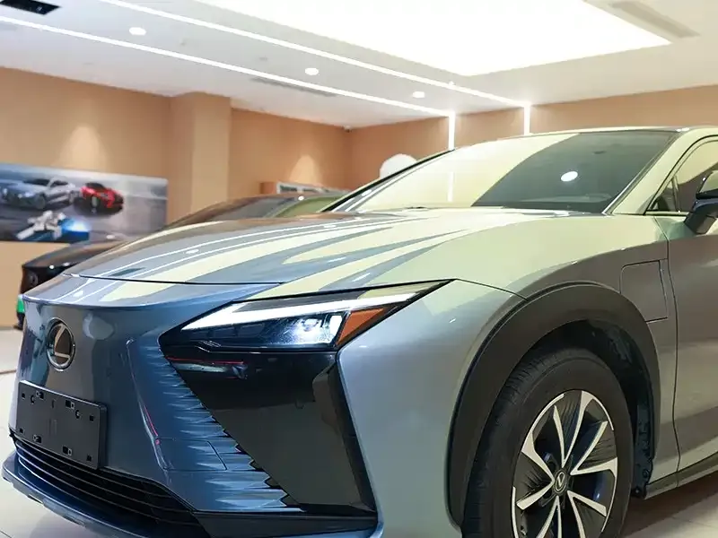 Lexus RZ — фото 1