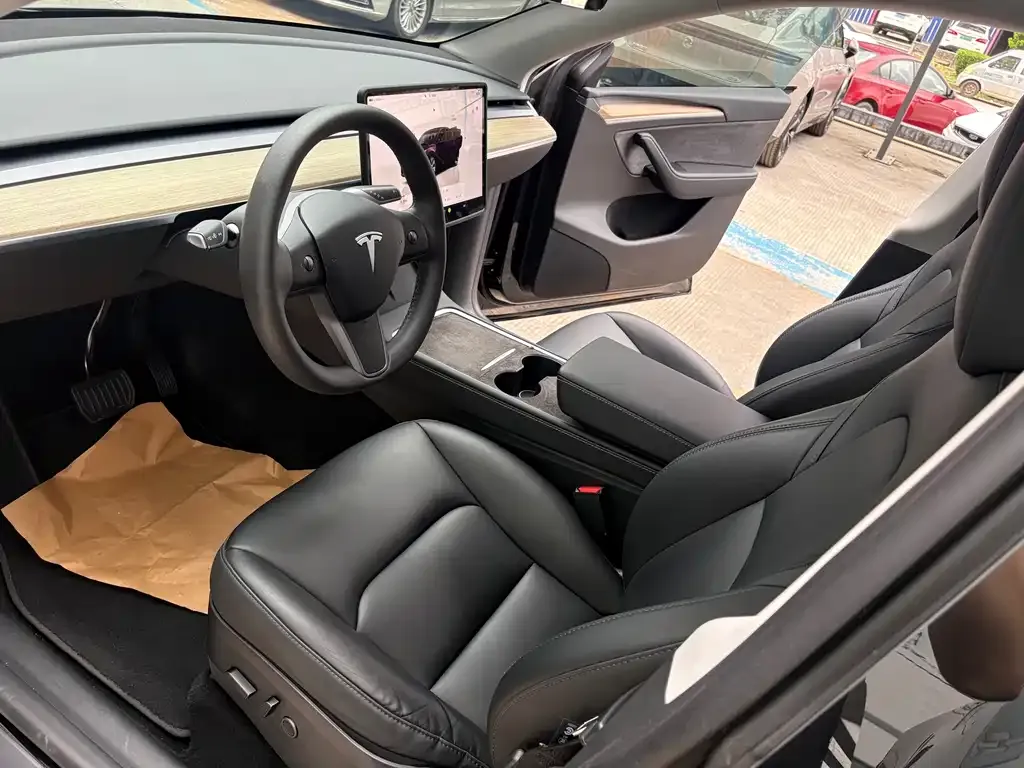 Tesla Model Y — фото 7