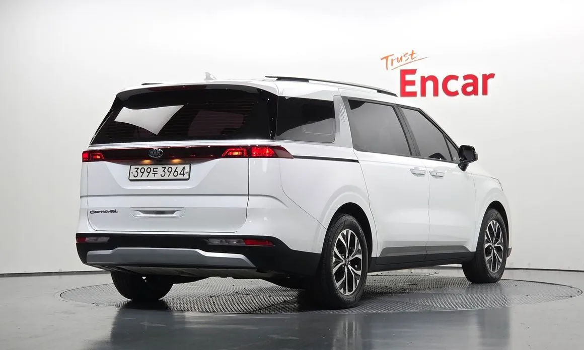 Kia Carnival — фото 10