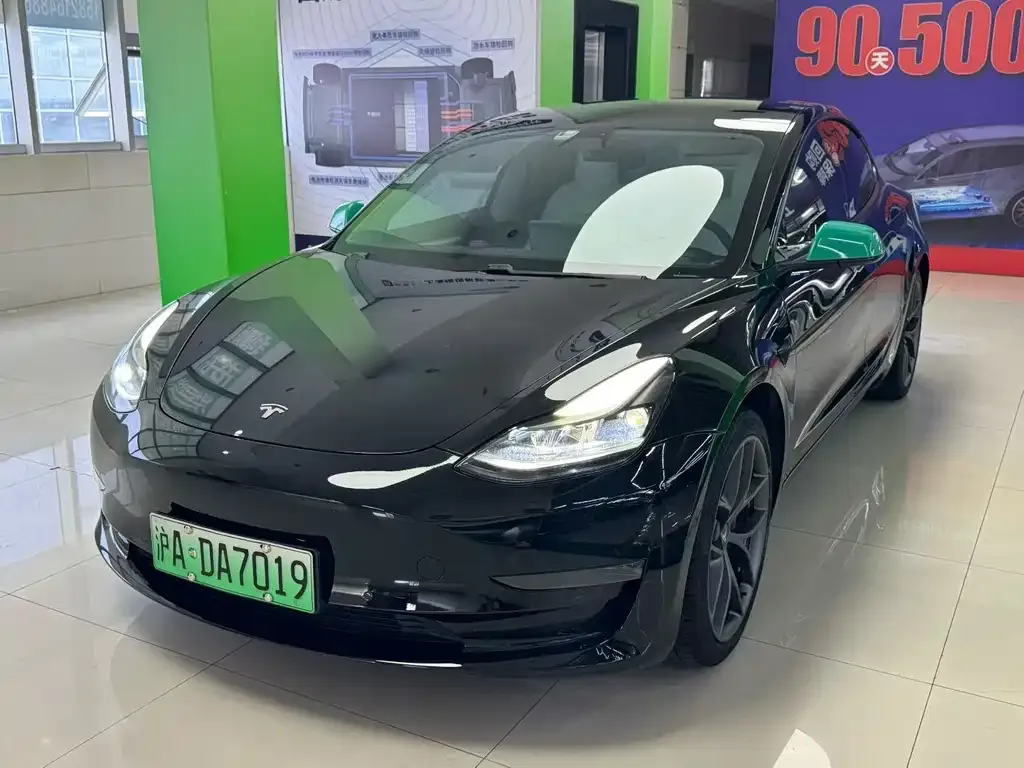 Tesla Model 3 — фото 1