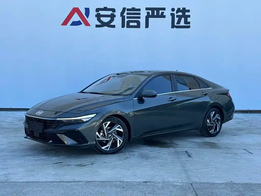 Hyundai Elantra — фото 1