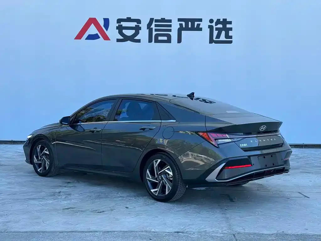 Hyundai Elantra — фото 9