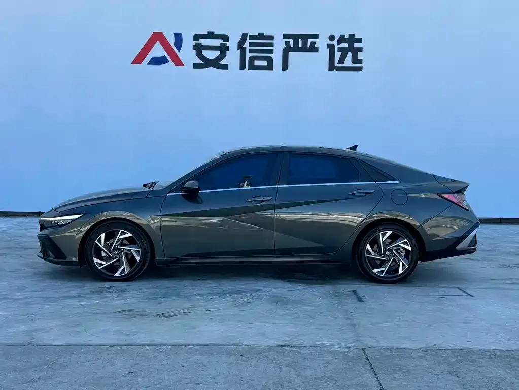 Hyundai Elantra — фото 7