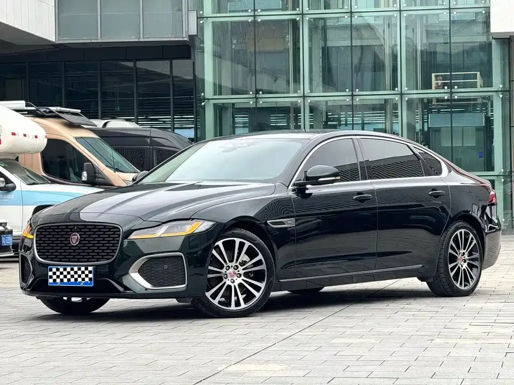Jaguar XFL — фото 1