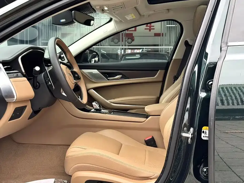 Jaguar XFL — фото 6