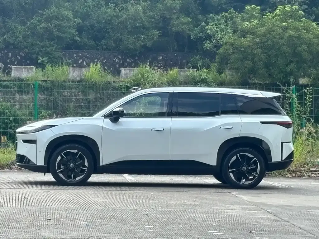 Toyota bZ3X — фото 10