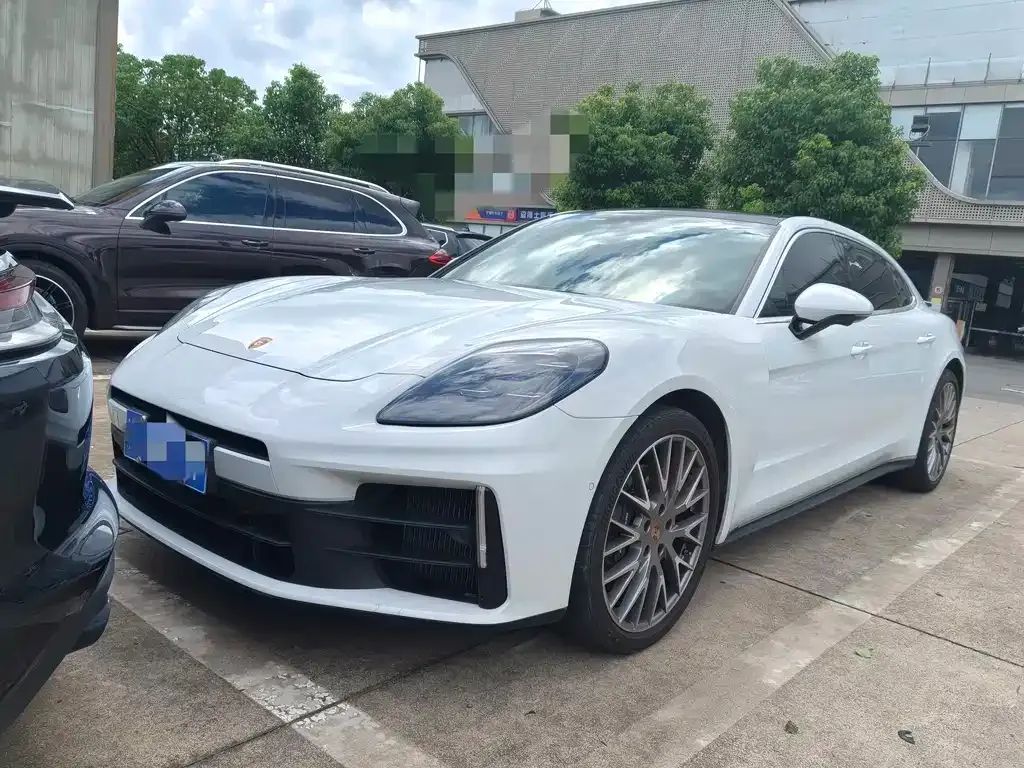 Porsche Panamera — фото 1