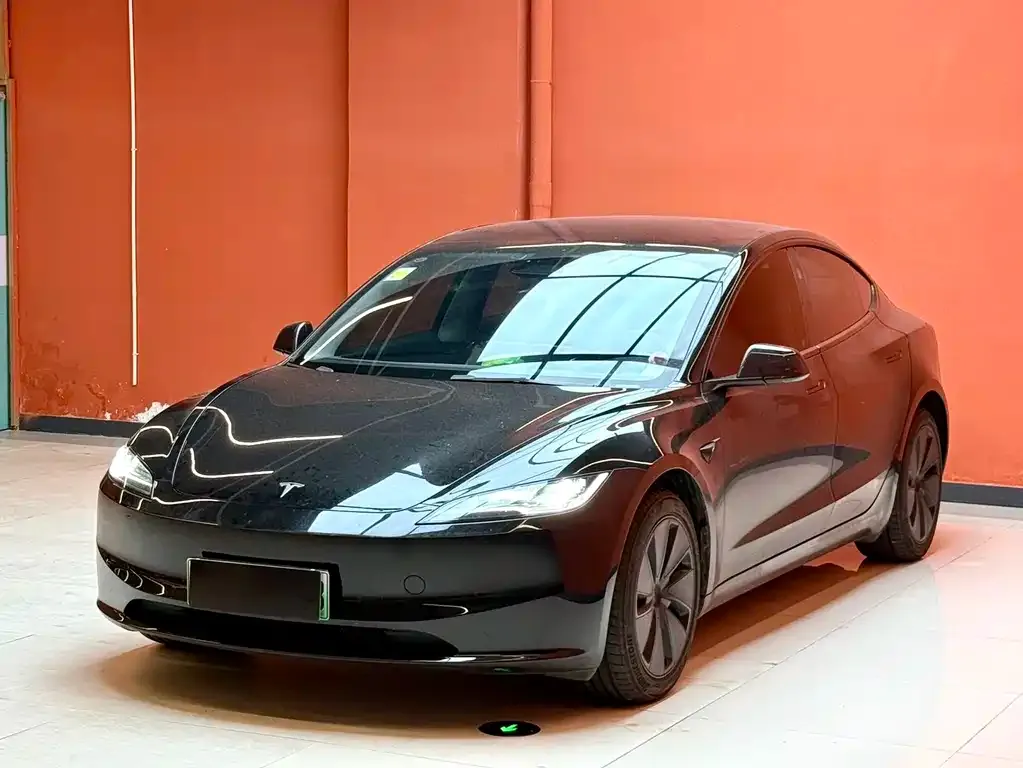 Tesla Model 3 — фото 1