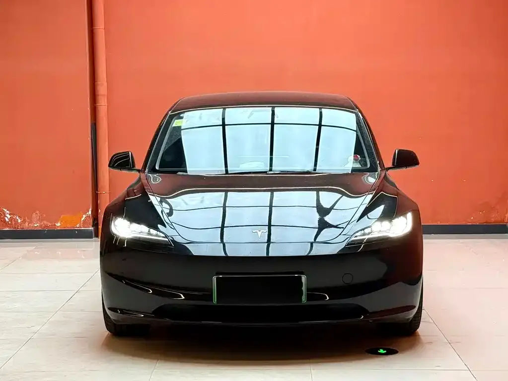 Tesla Model 3 — фото 5