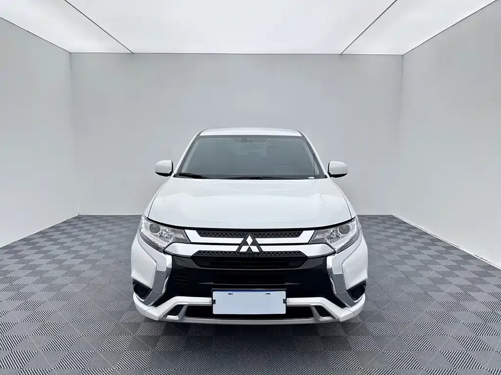 Mitsubishi Outlander — фото 8