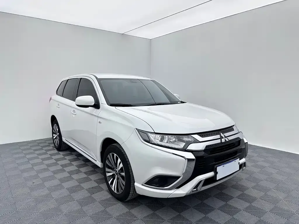Mitsubishi Outlander — фото 2