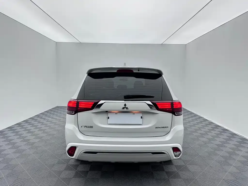 Mitsubishi Outlander — фото 4