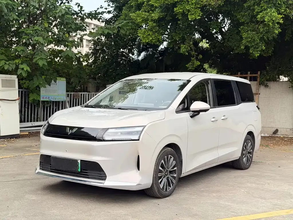 Wuling Xingguang 730 New Energy — фото 1