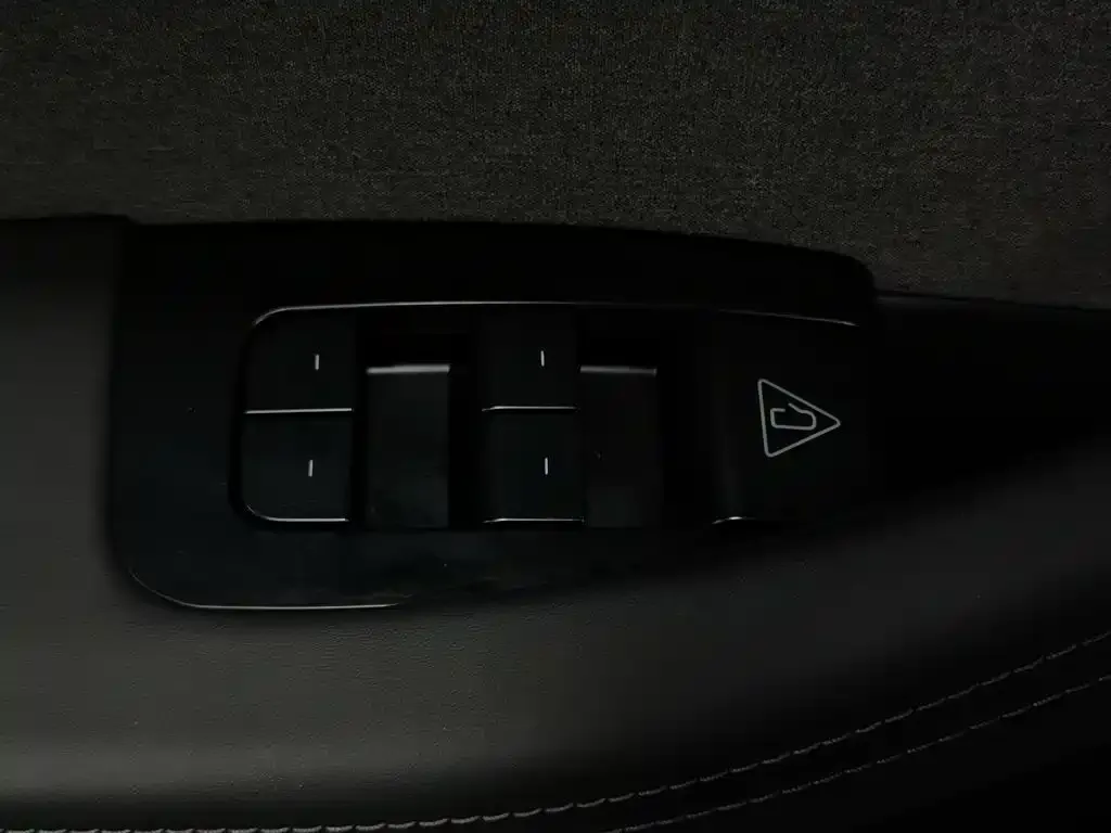 Tesla Model 3 — фото 4