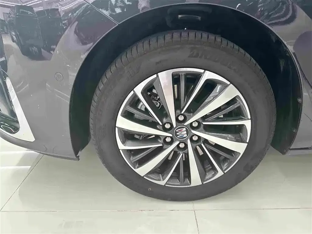 Buick GL8 Hybrid — фото 2