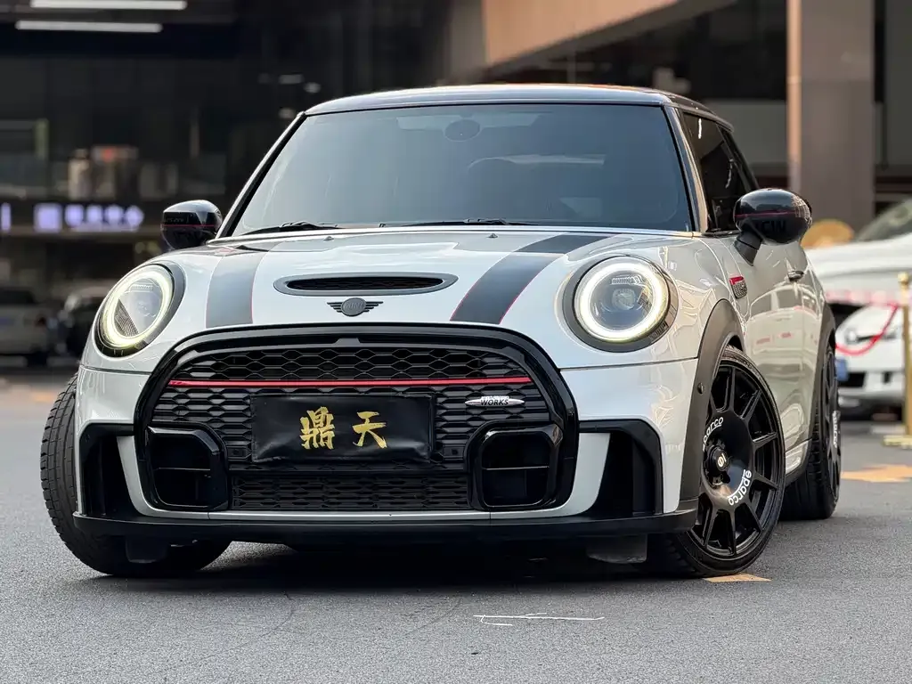 MINI JCW (John Cooper Works) — фото 1