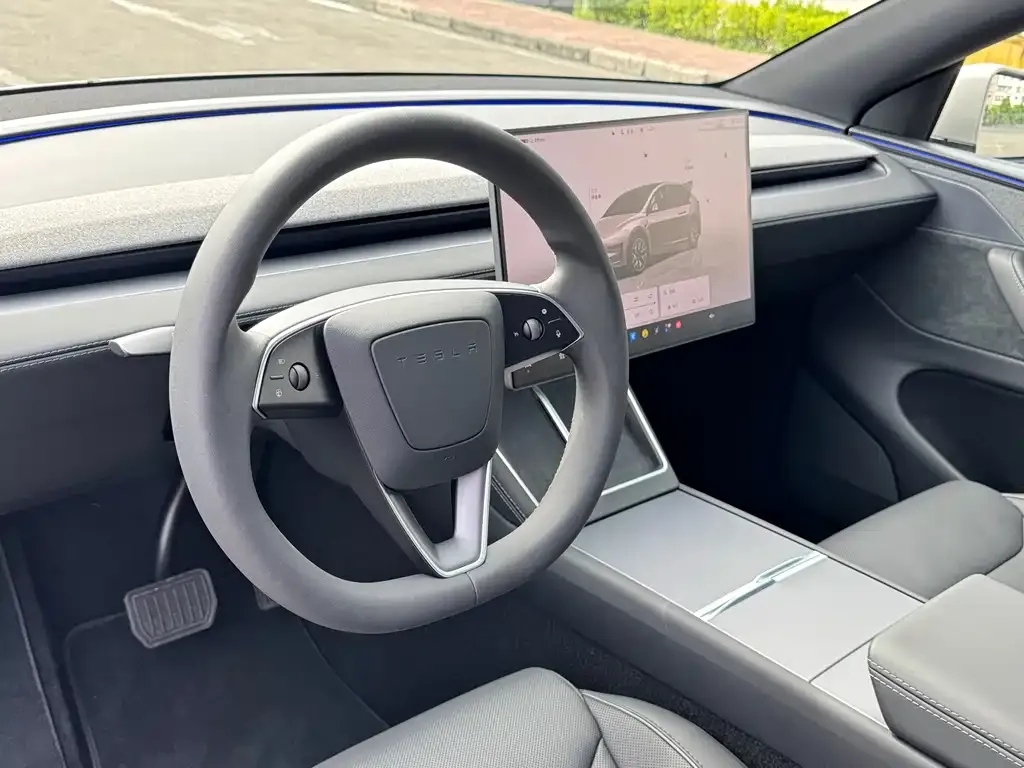 Tesla Model Y L — фото 3