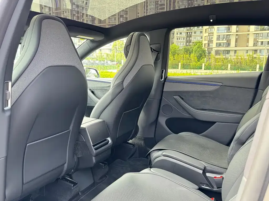 Tesla Model Y L — фото 2