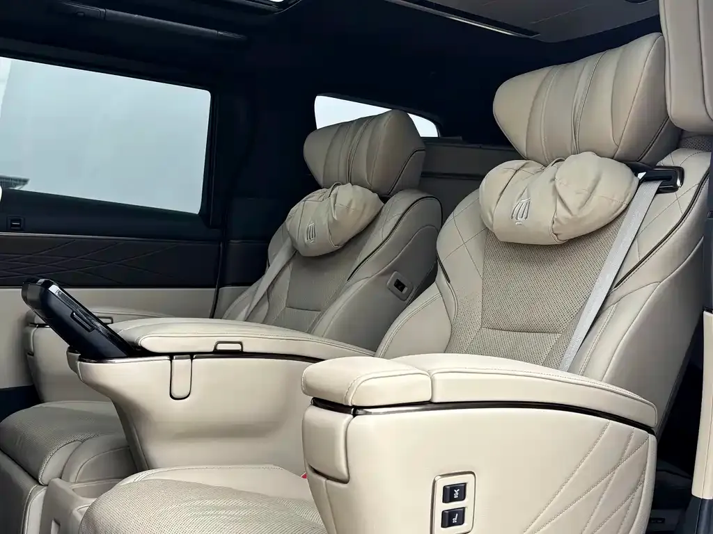 Toyota Vellfire — фото 4