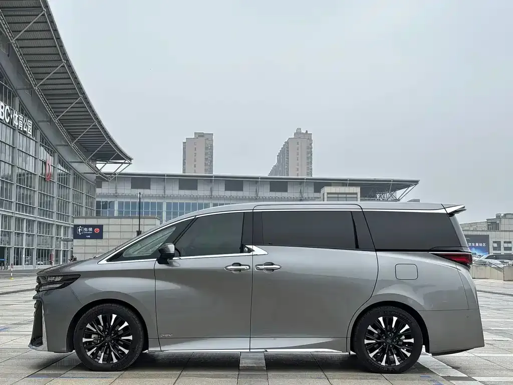 Toyota Vellfire — фото 8