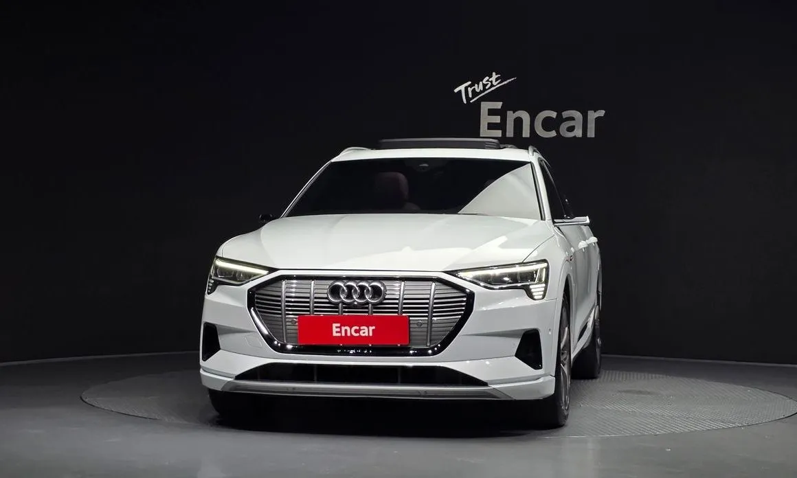 Audi e-tron — фото 2
